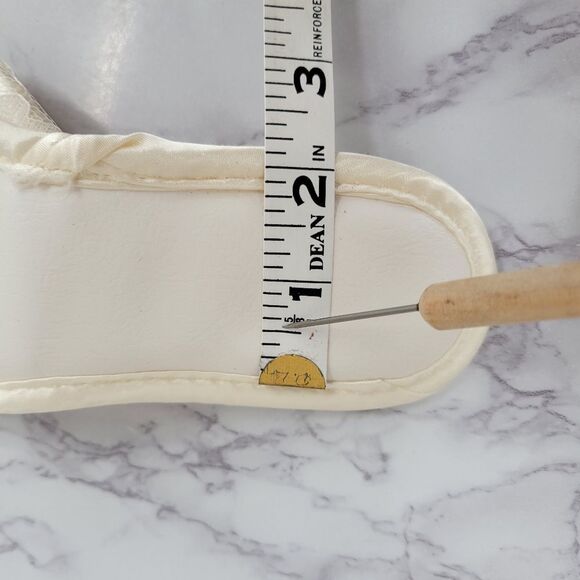 Vintage Cream Satin and Lace Women's House Slippers 60s Peep Toe - Picture 10 of 13